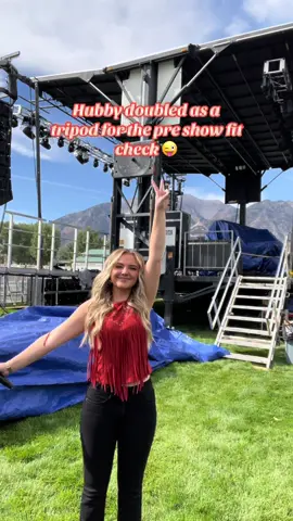 Readyyyy🤘🏼 #fitcheck #behindthescenes #husbandandwife #independentartist #whitneylusk 