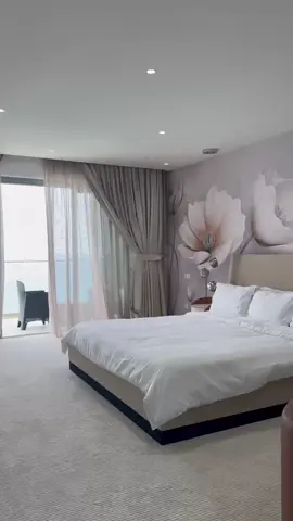 À VENDRE – APPARTEMENTS HAUT STANDING AVEC VUE MER 🌊 📍 Localisation : Corniche des Mamelles (Dakar) 🏢 Type : F4 – 3 chambres + salon 📐 Surfaces disponibles : ▪️ 293 m² ▪️ 298 m² ▪️ 305 m² ▪️ 416 m² 💰 Prix : 1.500.000 FCFA / m² 📞 Contact : +221 77 425 87 90 ⸻ ✨ Caractéristiques : ✅ 3 chambres avec placards intégrés ✅ 3 salles de bain modernes + toilette visiteurs ✅ Salon spacieux avec grande luminosité ✅ Cuisine entièrement équipée ✅ Vue imprenable sur l’océan ✅ Piscine ✅ Ascenseur ✅ Parking sécurisé 🏖️ Luxe, confort, vue mer & emplacement stratégique – Idéal pour résidence de prestige ou investissement locatif haut de gamme. ⸻ 📲 Contactez-nous dès maintenant pour plus d’infos ou organiser une visite !