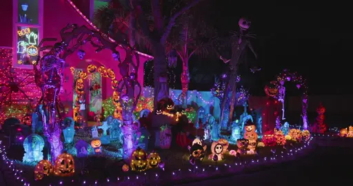 #halloweendecorations #halloweenhouse #lightshowbecka #fyp #holidaylights