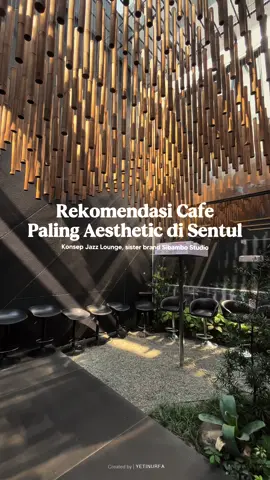 Coffeeshop paling aesthetic di Sentul Bogor!👀✨ Satu group dengan konsultan arsitek @sibambostudio yang dimana design, kontraktor sampai interiornya dari mereka. Punya konsep jazz lounge sebagai ruang kontemplasi yang cocok buat hangout, WFC sampai meeting. Makanan dan minumannya juga enak-enak dan beans untuk espresso based mereka di roasting sendiri. Buat fasilitasnya gausah ditanya, karena udah paling lengkap! Gas mampirin kalo lagi ke Sentul Bogor!🫵🏻 @Idroc Space  [tags : #coffeeshop #coffee #sentul #bogor #explorebogor ]