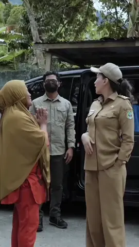 🌿 “Membangun rumah berarti membangun harapan. Dan harapan yang tumbuh di dalam rumah akan melahirkan masa depan yang lebih kuat.” ✨ “Rumah layak bukan sekadar dinding dan atap; ia memulihkan martabat, memberi ruang bagi anak-anak bermimpi, dan menyalakan kembali harapan keluarga untuk mandiri.” #sherlytjoanda #benylaos #gubsherly #sherlylaos #ceritastjo          