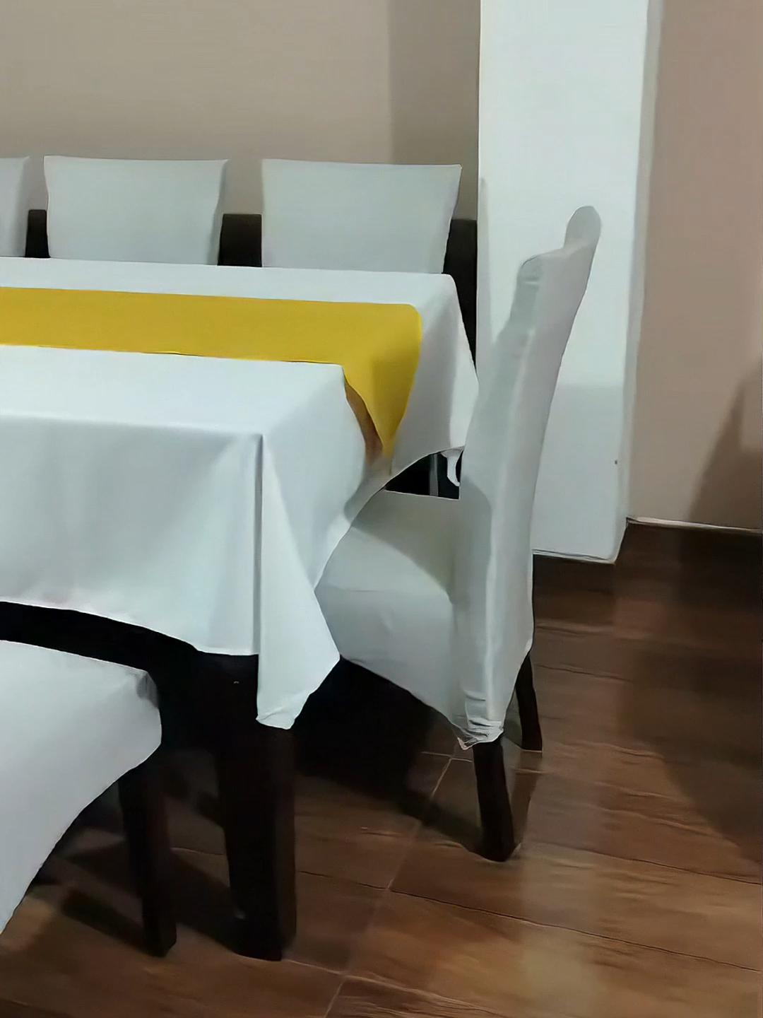 ✨ Dale vida nueva a tu hogar con Yaqardecora ✨ 😍 Fundas para sillas modernas 🛋️ Fundas para muebles que transforman tu sala 🌟 Cortinas roller elegantes y prácticas 🪄 Cortinas con tela yacar a tu medida Porque tu casa merece un estilo único 💫 📲 Contáctanos al +51 988 605 561 y transforma tus espacios HOY 💥 #Decoración #HogarConEstilo #FundasParaMuebles #FundasParaSillas #CortinasRoller #Cortinas #Yaqardecora #TuHogarTuEstilo