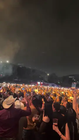 #dúo con @Sinri Gonzalez #ferianacionaltijuana2025 #LIVEIncentiveProgram #LIVEwithlowfollowers #PaidPartnershi.   Ambientaso  para hir algún día 