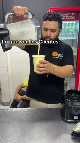 En nuestras Políticas esta no Desperdiciar nada. 😅🫡 • • • • #armenia #viraltiktok #hamburguesas #Comidasrapidas #humor
