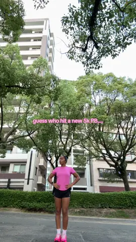 sub 30 5k: I’m coming for youuuu 🤪🏃🏾‍♀️ can’t believe my 5k time was at 34:10 just a couple weeks ago 😭!!! @Nike @Runna  #runnergirl #runtok #5k #beginnerrunner #runningmotivation 