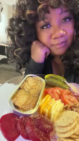 I love a good snack plate! #herringfillets #sardines #tinfish 