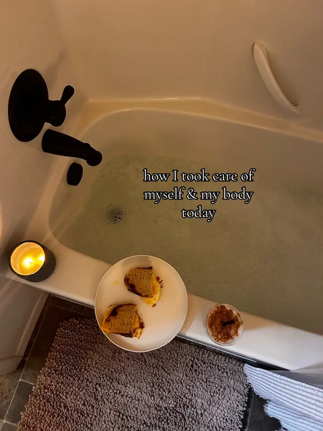 tbh thought I was going into pre-term labor, turns out my hips and legs just hurt like a mother and I now know the definition of “lightening crotch” and I can’t say that’s something I ever wanted to experience 😂 #pregnant #care #healing #journey #SelfCare 