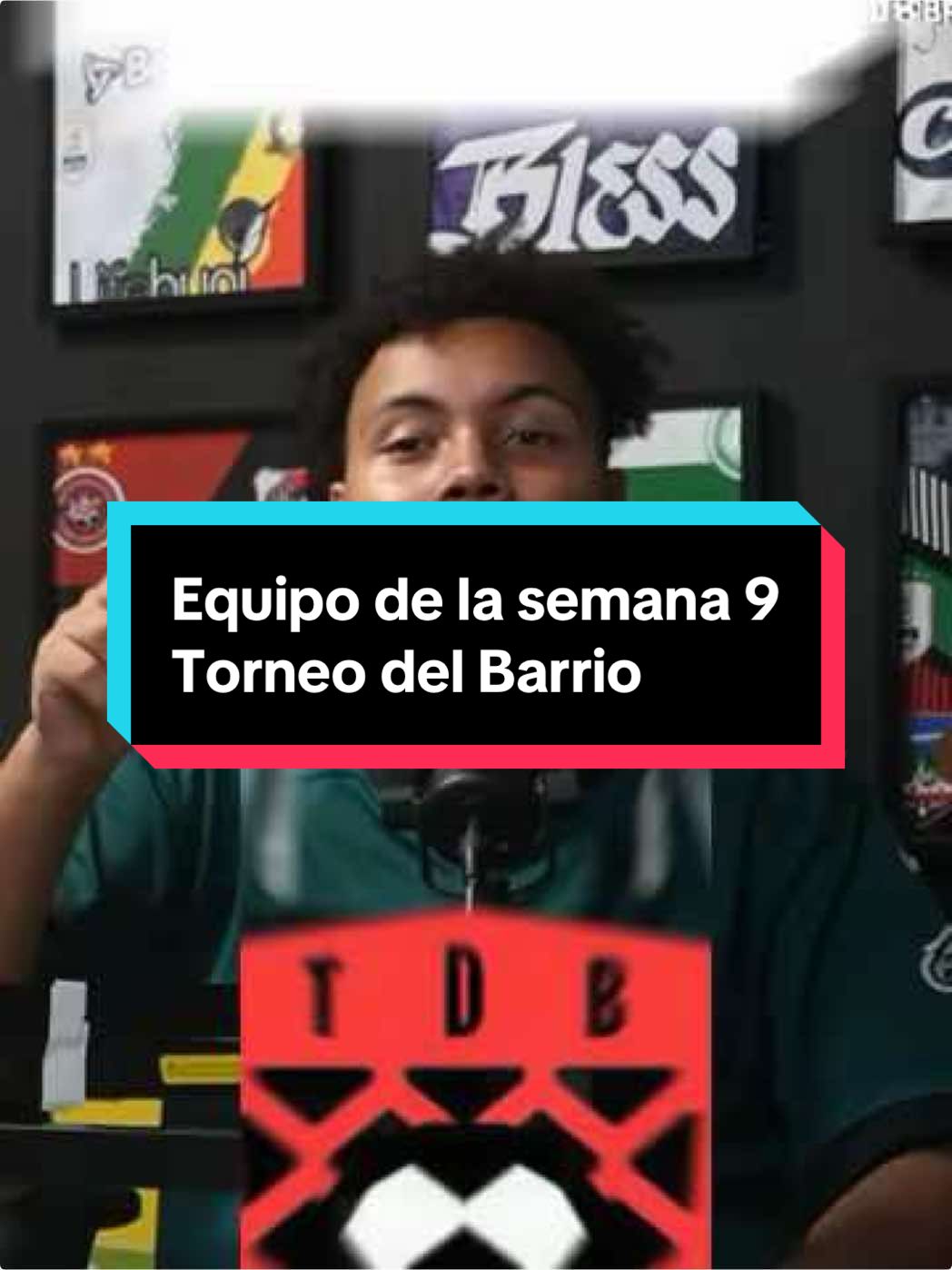 🔥 En Chupando Banca te traemos el Team of the Week de la semana 9 del Torneo del Barrio 🏆. Los que se robaron el show fueron: 🧤 Arquero: Santiago (Mónaco) 🪨 Poste: Kendry (La Banda de Crisma) ⚡ Alas: Yormin (Futto) y Harrison Llanos (La Banda de Crisma) 🎯 Pívot: La Garza (La Banda de Crisma) 👏 Estos cracks tuvieron el mejor desempeño de la jornada. 📺 Recuerda que nos vemos todos los lunes a las 6 PM con más debate futbolero. 👉 ¿Qué opinas, a quién más hubieras metido en el equipo? @los_pirateos @jotade.online @elmate.21 @lajotaderapodcast @lagarza1997 @kendrybanqzz23 @yorminmariin  #barrioantioquia #torneodelbarrio #futsalcolombia #medellín