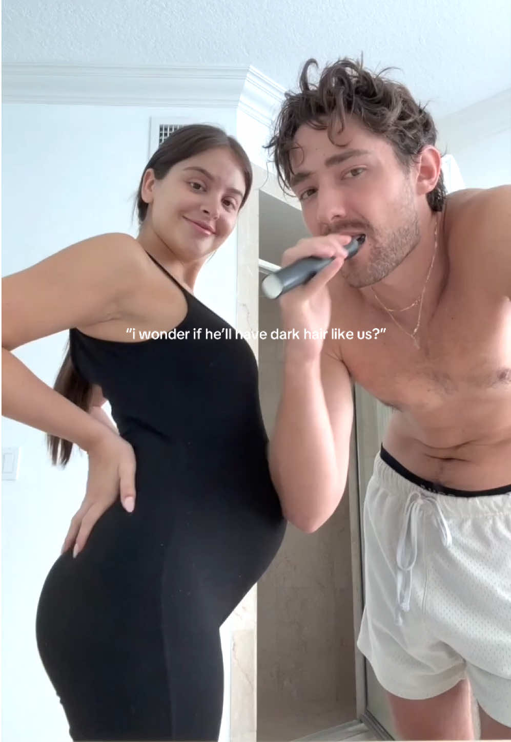 i love his blonde little curls so much 🧸 people stop us and compliment them all day and ask me the number 1 question…”where does the blonde come from”. Both of our moms are blondes and it reminds us of them and their beauty 💖🫶🧸✨ 