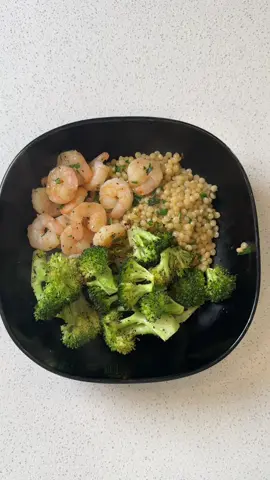 Meal from @Hello Fresh garlicky shrimp couscous bowl 🥰  #food#cooking#hellofresh#shrimprecepie