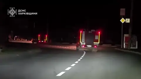 😡 РФ вдарила вночі КАБами та ракетами по Харкову, передмістю та Чугуївському району, - ДСНС України  Надзвичайники розповіли, що: ♦️у Київському районі горіли торговельні павільйони на площі 2800 метрів квадратних; ♦️у Салтівському районі зруйновано житловий будинок із подальшим займанням, а також сталася пожежа та руйнації гаражів на площі 350 квадратних метрів. За даними ДСНС, попередньо, постраждало 5 осіб (мер міста писав про 6). Більше новин тут 👉 rbc.ua