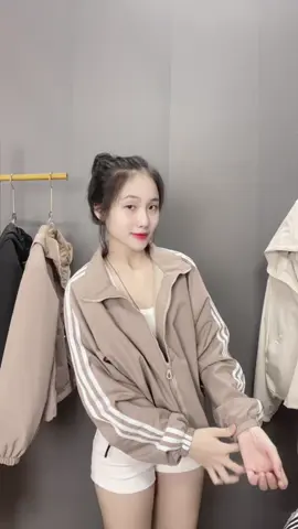 Áo gió phối viền tay dáng croptop#aogio2lop #aoxinh 