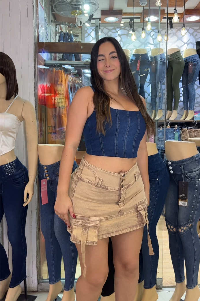 Nuevo outfit☀️ Falda short modelo cargo🖤 disponible de la talla 28 a la 34✨ #gamarra #faldacargo #modafeminina #ropajuvenil #jeanviral 