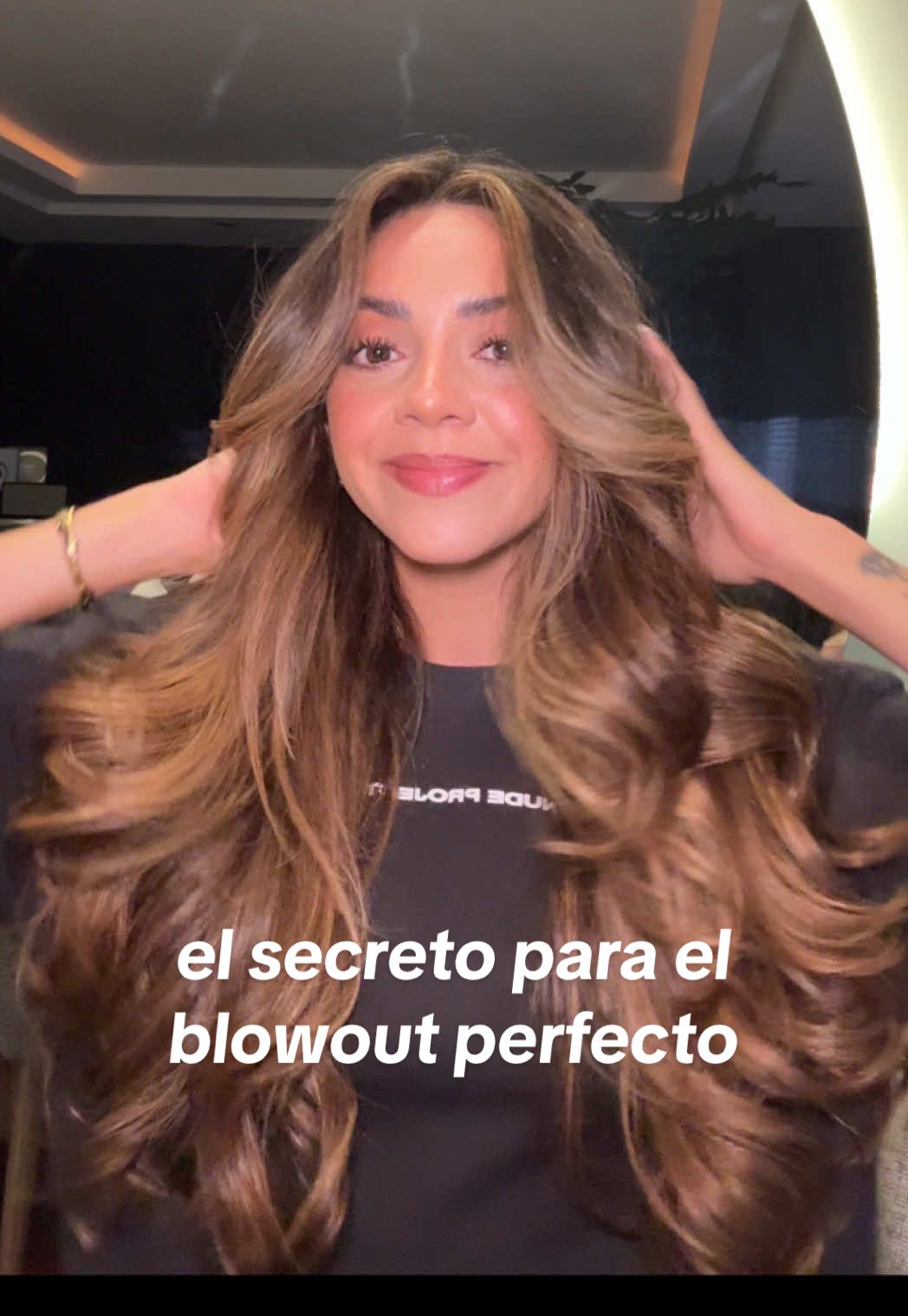 El secreto para un blowout perfecto en casa 🤫✨ efortless + volumen + brillo con @Shark Beauty nunca más al salón por un cepillado!  #sharkflexstyle #BeautyTok #blowout #hairstyletips #volumen 