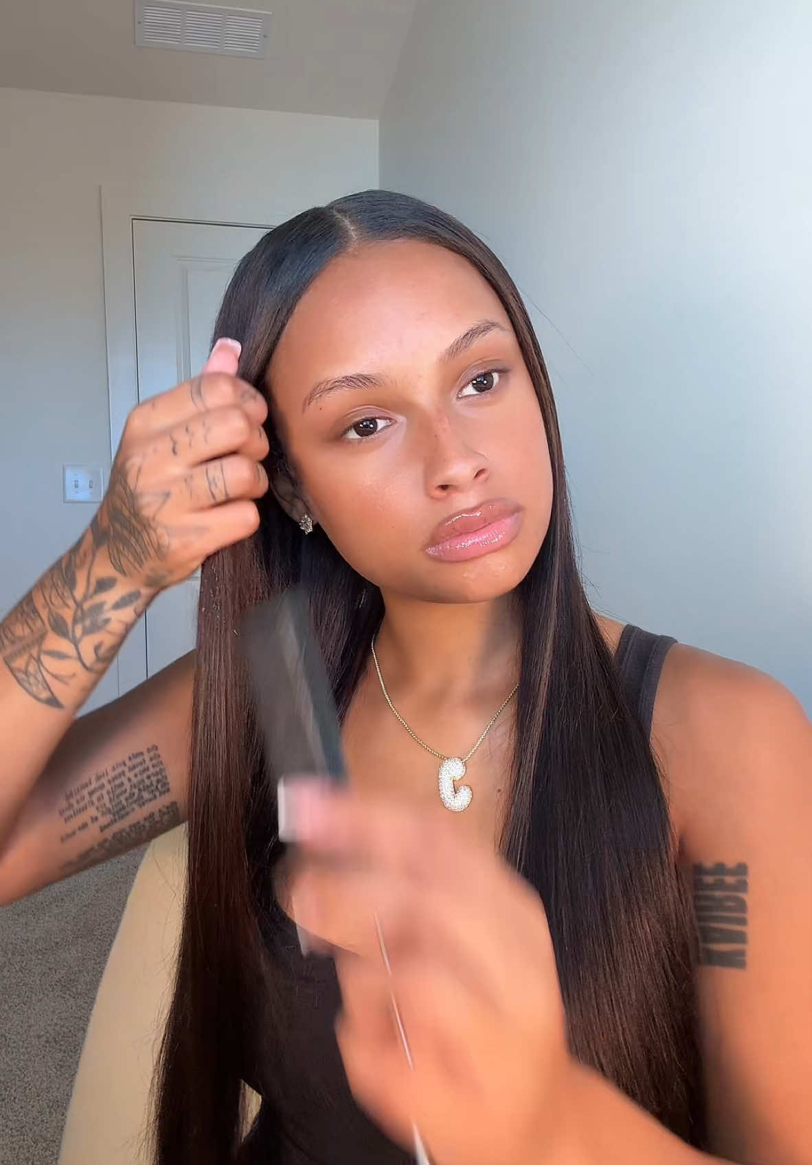 😂😂 anyways!!! shop these clip ins there 🤌🏽🤌🏽 @Luvmehair guarantees the same quality as mine! #Invisibleclipins #luvmehair #tiktokmademebuyit #luvmehairreview #luvmeforreal 