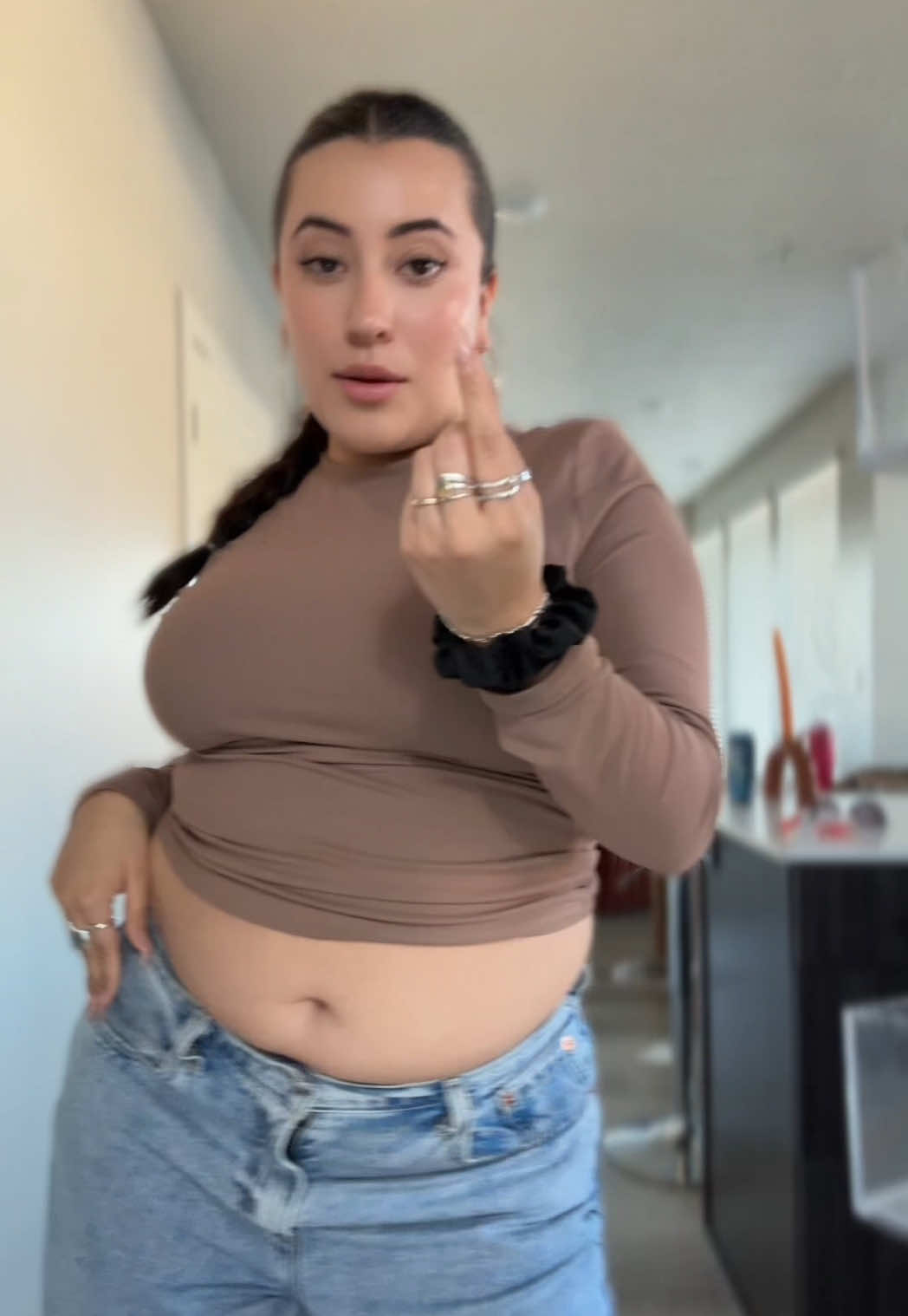 Sugar on my tongue trend but make it food baby edition lol. I just got done eating my fav jimmy John’s sub 🥖 #Foodie #foodbaby #bodypositivity #bloated #belly 