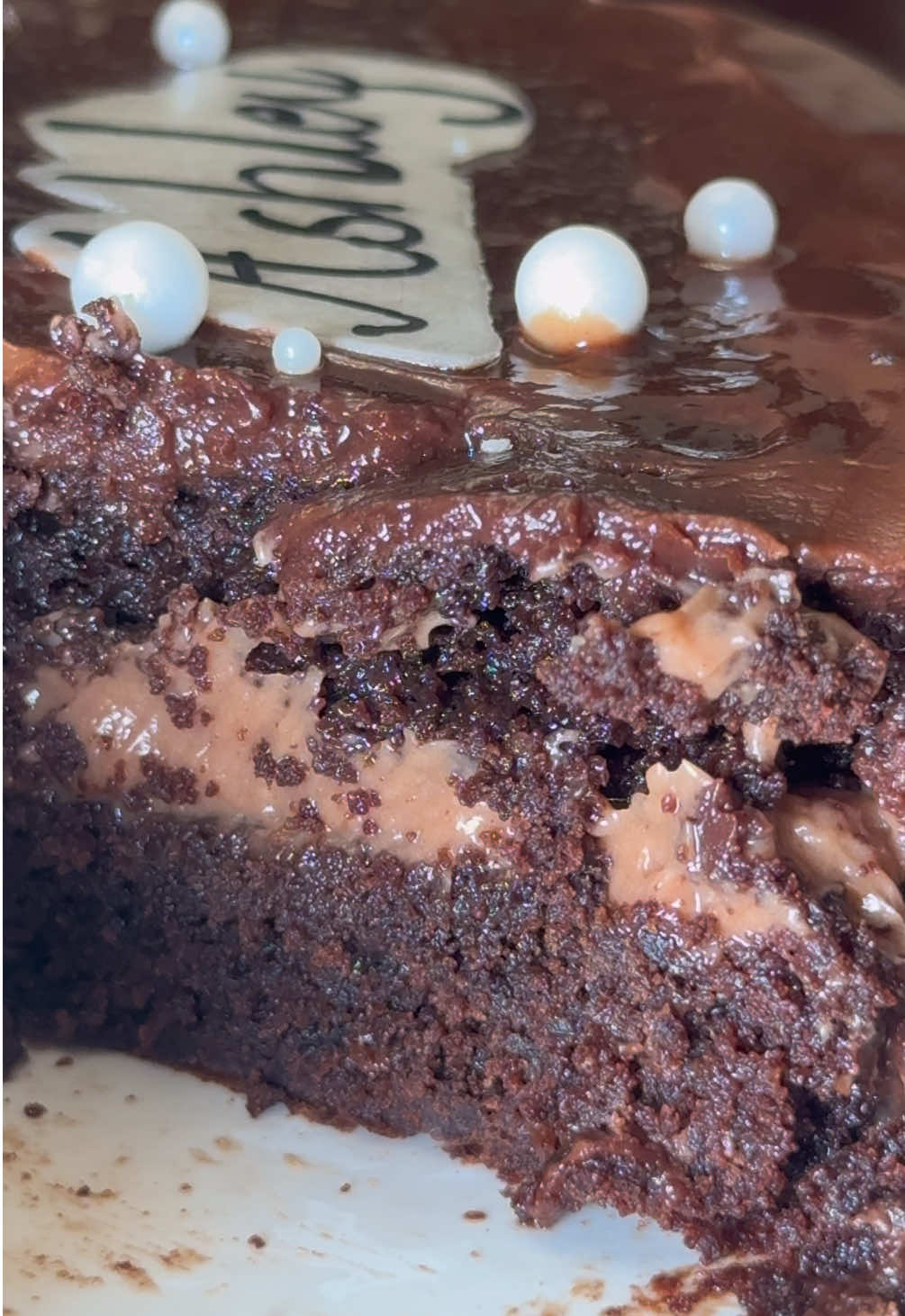 if you’re near Jersey City I might’ve just found your new go to dessert spot, thank you SO much @hudsoncreme and will definitely be ordering more soon #jerseycity #jerseycityeats #chocolatecake 