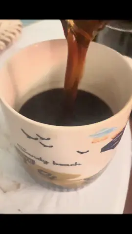 Morning 粉專多了篇上萬人按讚，爆多留言的「花蓮咖啡車美女救災篇」。 其實… 我們沒那麼偉大，日常的舉手之勞我們反倒不見得有時間去幫上什麼忙。 但只要在這個小小多山的台灣發生了重大災害，我們都希望我們可以到場獻上我們的綿薄之力。 這兩三年來，歷經了台南與花蓮… 我們一致認為，是不是該認真把放到快報廢的四輪傳動皮卡與得利卡都整理起來，以備不時之需… 當然…更希望台灣一切順利平安，整理好後根本用不上。 感恩去過的，還有陸續投入救災的每一位超人們… 台灣…有你們真好❤️