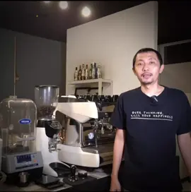 Kalo Mesin Espresso Mu butuh Inspection, Maintenace, Repair & Overhaul. Bisa langsung dibawa ke @overhaul.coffee.m yg ada di Malang & Jogja.  . Overhaul Workshop saat ini itu, bengkel perbaikan peralatan Bar. Seperti mesin kopi, grinder, cup sealer, Chiller, Water Heater, Drink Mixer, etc. . Saat ini Overhaul ada di Malang & Jogja. Insyaallah Bulan November kita ada di GDC, Depok. . Overhaul sebenernya cuma support system di dalam bisnis Minuman. Banyak outlet cafe yg gede & rame, tp kl ada kendala di Equipment .. pasti lumpuh saat itu juga. . Di Indonesia, Kesadaran utk Inspection & Maintenance sangat rendah. Kt ngeliatnya .. detergent bar equipment itu laku nya 1 : 50 😁 . Mayoritas, equipment yg dateng ke bengkel itu bau air kencing tikus, ada ktooran tikus, kerak, karat, berjamur & berdebu. Bayangin aja .. kalian Ngopi trus SOP di cafe itu gak jalan .. potensi penyakit sangat tinggi. . Kl 1 Sunlight laku, pasti ada 1 piring & gelas laku, Kl 1 rinso laku, pasti ada 1 baju yg laku, Kenapa 1 detergent bar equipment laku, pasti ada 50 mesin kopi yg terjual ??? . Kenapa Bar equipment Harus Mati total, harus bocor, harus korslet, baru dibawa ke Bengkel Kami ?? . Mesin Keren, Kopi Specialty, Skill Juara, tp kalo Jorok = Nol. . #MesinKopi #BengkelMesinKopi #servismesinkopi #alatkopi #barista 