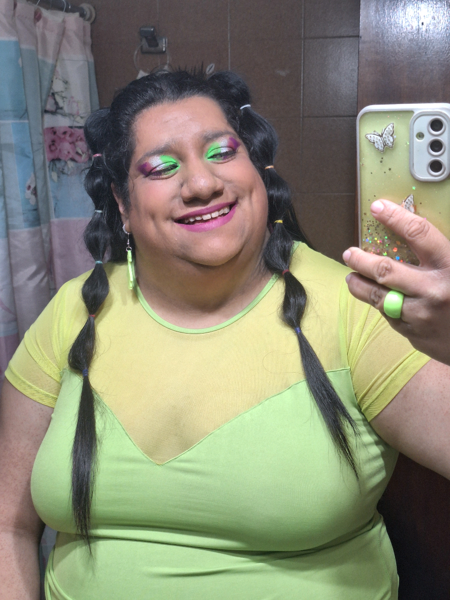 PREPARATE CONMIGO PARA SER LA REINA DE LA NOCHE 💖 Hoy decidí coronarme como la Reina de la Noche 👑 Brillo, misterio y un poco de locura fluorescente, porque la oscuridad no asusta cuando sos vos la que ilumina✨️ 🔮 No es solo maquillaje, es actitud. ⚡ No es solo brillo, es poder. 🌙 No es solo la noche, es MI noche. ¿Listos para ver cómo se prende la oscuridad? 💫🔥 #ReinaDeLaNoche #GlowVibes #MakeupPower #viral #trend 