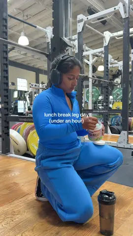 new oxyshred (lime cooler) flavor! @ehplabs @DFYNE code srlifts  rauw 🤝 leg day  #gymgirl #legday #legdayworkout #corporategymrat #gymgirl #quicklegworkout 