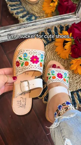 Wide feet approved , comfy, lightweight, AND cute! 10/10 #coquetteaesthetic #huarachesmexicanos #tiktokshop #livesale #mexican 