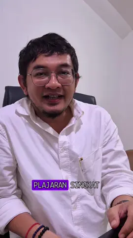 Mau transaksi Jual Beli tanah tp sertipikat masih atas nama almarhum? Eits, ga bisa langsung dibuatkan AJB yaa Masih sering banget tuh teman-teman bingung tentang alur / skema jalanin nya, tetep ya genks harus dilakukan 2x proses balik nama di bpn :  1. Balik nama waris ke atas nama ahli waris - step pertama 2. ⁠Balik nama jual beli ke atas nama pembeli - step kedua Intinya, siapa yang nama nya ada di sertipikat dia lah yang akan tandatangan di AJB / akta PPAT.. Mau ada yang ditambahin? Comment !! #NotARisk #LearnToAvoidRisk #Plakat #plajaransingkat 