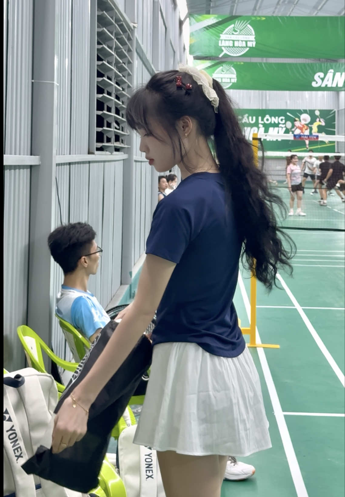 Vừa tan ca là thay đồ lên sân liền 🧏🏻‍♀️ #checkin #badminton #caulong #funny 