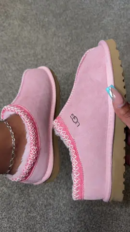 pink tasmans 😍😍! available for purchase! thezboutiquee on ig! - #fyppppppppppppppppppppppp #viralvideo #foryoupage #fypシ゚viral #uggs 