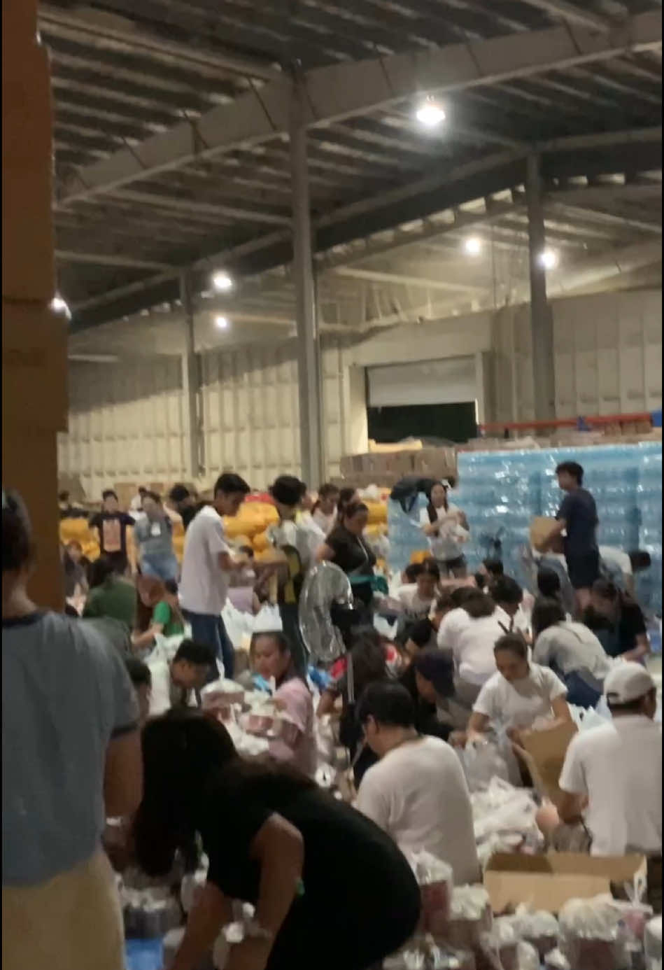 Lahi rajud ang feeling once makatabang ka even in your own simplest ways. Salute to all youths and various student volunteers who gathered yesterday at Cebu Capitol warehouse ug nagpa gabie to help in packing/ carrying / arranging  relief goods that are for our our fellow Cebuanos whose currently in need. My heart is with y’all🫶 With this, I am also encouraging everyone to help in any way possible. Cause in this tyring time, aside from prayers , we need to be more compassionate with our intentions ❤️‍🩹 #unitedforcebu 