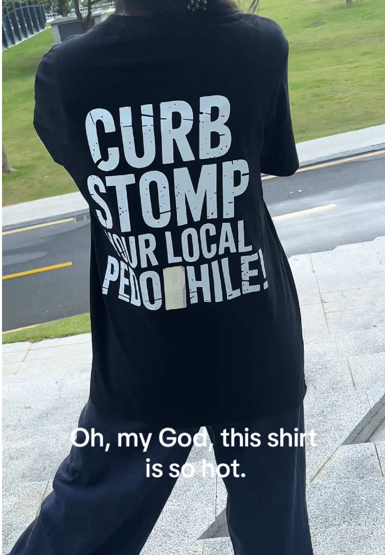 Oh, my God, this shirt is so hot.#tiktok #fashion #cool #curb #tiktokshop 
