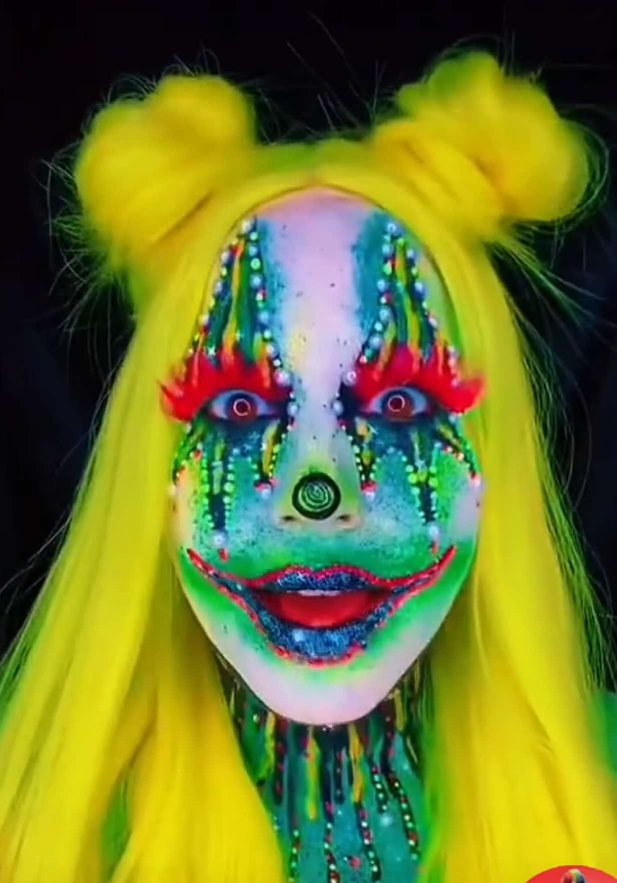 Day 1 of Halloween makeup looks #halloween #creativemakeup #clown #halloweenmakeup #31daysofhalloween 