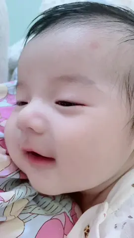Sáng mở mắt ra cười trước đã rồi làm gì làm #embeshinhan 