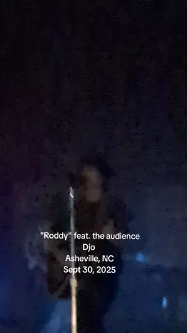 thought it was so cool to hear everyone singing the backing vocals, like call and response #djo #djoanotherbitetour #anotherbitetour #joekeery 