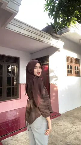 yg dipke mahogany size S/M yaaa🤎 #kemejastripe #kemejawispie #kemejawanita #kemeja #viral 
