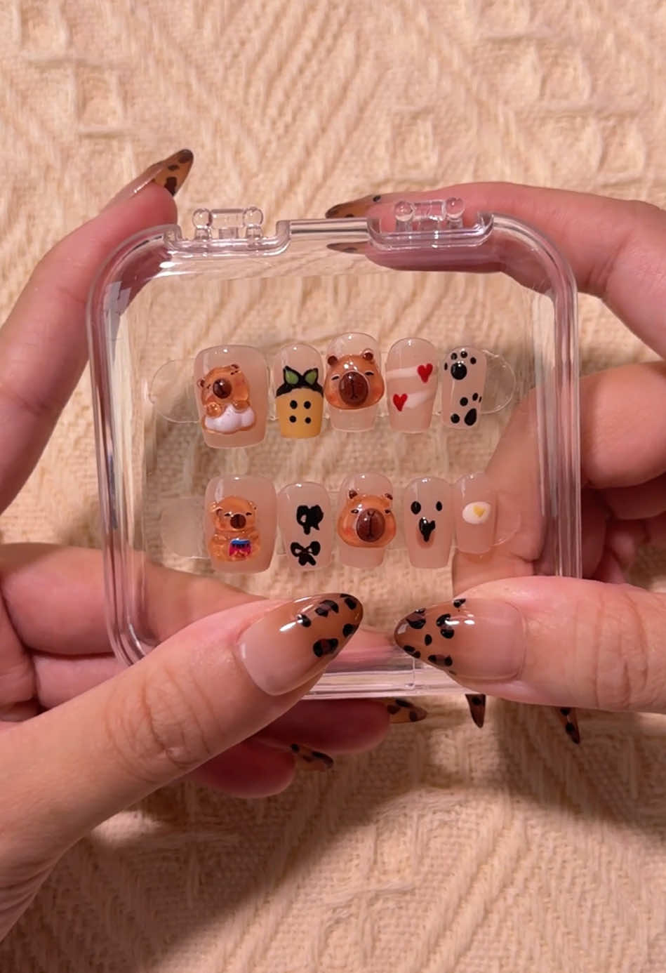 Capybara 🧡 💅📦 #HandmadeNails #NailInspo #PressOnNails #NailDesigns #capybara 