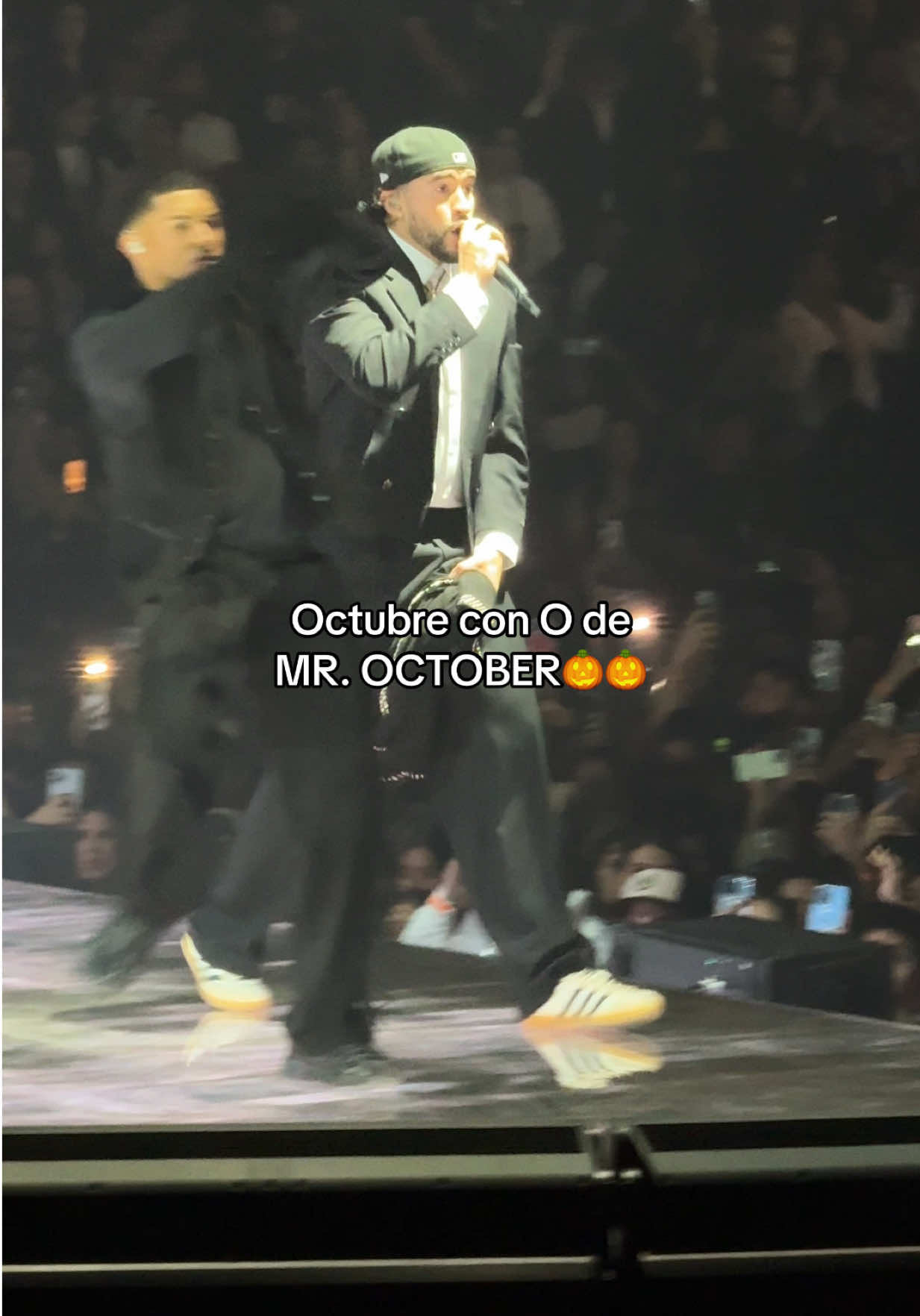 Bajé acicalao negro entero Tom Ford #badbunny #mroctober #octubre #nadiesabeloquevaapasarmañana #fyp 