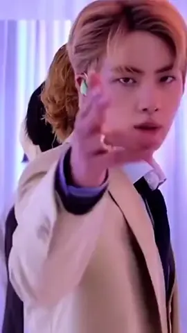 iya sayang 💕😘aku g akan berpaling kok😁😅 suami tetap V 🥰🥰🥰#kimtaehyung #bts_official_bighit #fypシ゚ #foryou 
