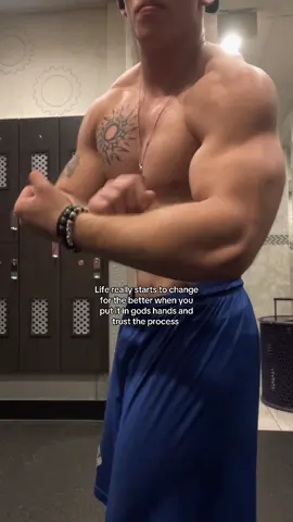 50% everyday is better than 100% here and there stay consistant and keep grinding boys #fyp #gym #real #god #bodybuilding @Gymshark @YOUNGLA @BuckedUp 