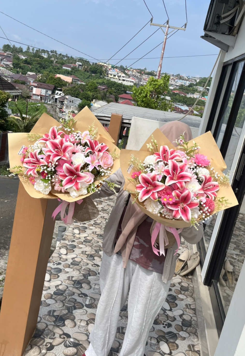 The highest level of happiness 💛 Info harga / order ? Chat WA : 085256124021 (SLOW RESPON DILUAR JAM KERJA) 📍 Kalumata Puncak, belakang kantor DPRD naik kaatas, mentok pertigaan belok kiri, lurus sampe nemu pertigaan lagi nntiliat sebelah kanan ada toko bunga warna putih menghadap laut ⏰ Senin - Sabtu (09.00 - 18.00) Jika toko lagi tutup/Libur di jam kerja, akan diinfokan di story #belfiorflorist #buketready #buketternate #fyp #Ternate Ezs@E4sk