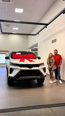 Cada detalhe pensado para este momento: a entrega de uma SW4 0km inesquecível para essa família que sonhou e hoje realizou! 🔑✨ #toyota #sw4 #diamond #sw4diamond 