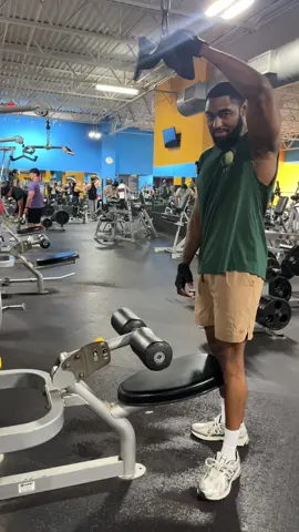 Don’t let them titties fall in ya pocket nie #gym #Fitness #comedy #fyp 