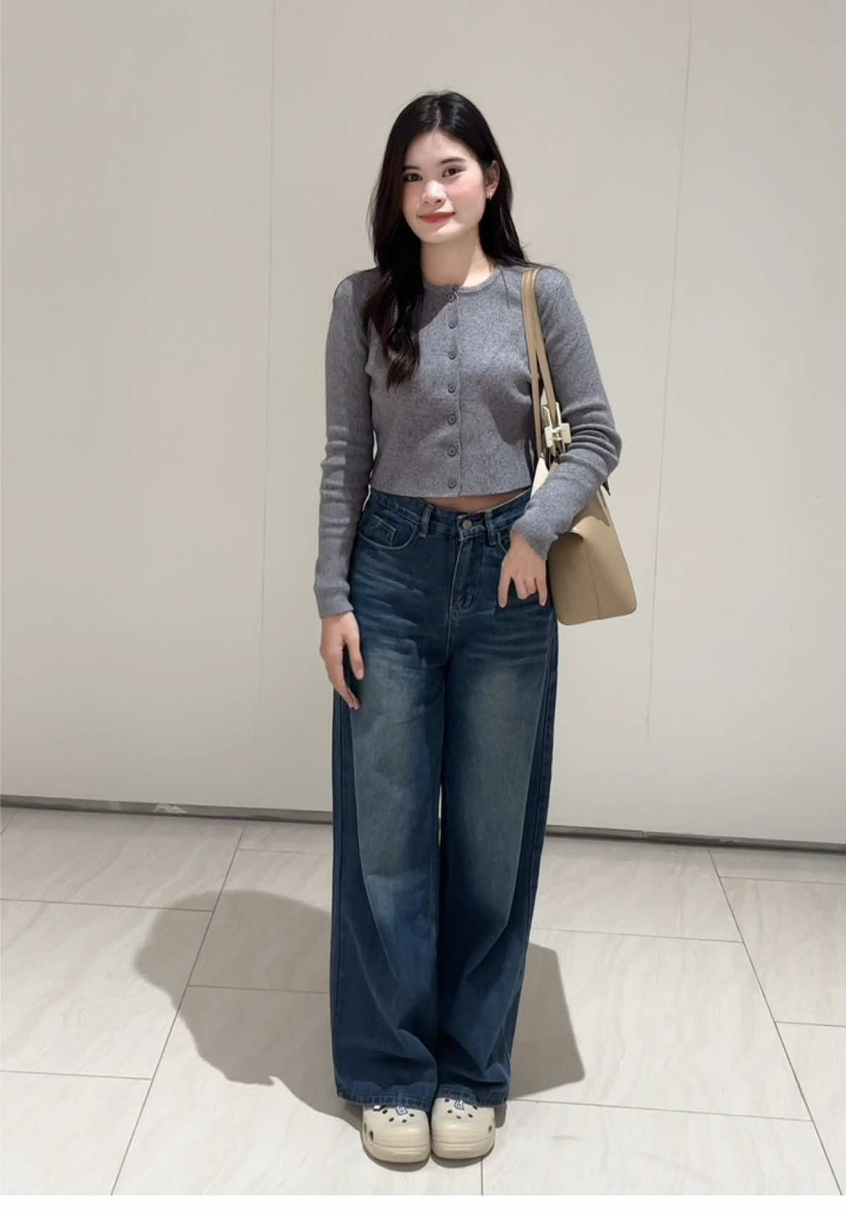 พิกัดเสื้อคลุม 🧺  @WANYA.SHOP6 | แพทตี้ พิกัดกางเกงยีนส์  @WANYA.SHOP6 | แพทตี้ กระเป๋า  #พิกัดชุด #เสื้อคลุมไหมพรม #กางเกงยีนส์ #กระเป๋า 