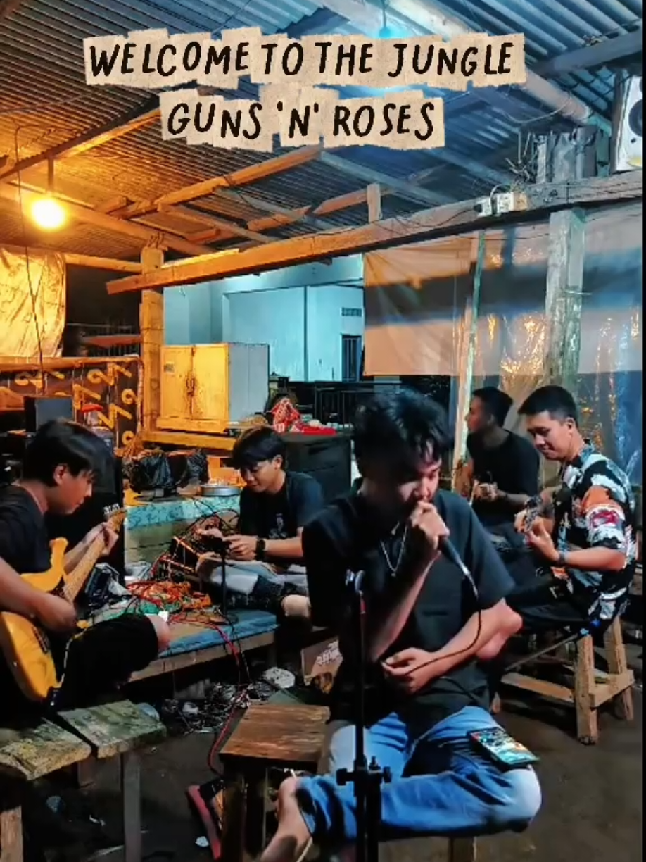 welcome to the jungle,mode latihan 🔥💪😅 #welcometothejungle #gunsnroses🌹🔫 #cover #inversiband #fyp 