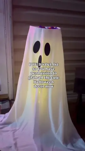 You can find this light up ghost candy bowl in my Amazon storefront in my profile under “Halloween Favorites” #halloweencandy #halloweendecor #halloweendecorations #candybowl #amazonhalloweenfinds 