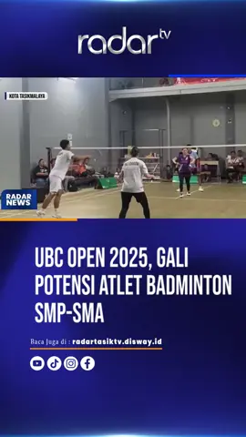 UBC Open 2025: Gali Potensi Atlet Badminton SMP–SMA, Antusias Tinggi, Peserta Hadir dari Berbagai Daerah RADARTASIKTV.ID - Unit Kegiatan Mahasiswa Badminton Universitas Perjuangan menggelar Unper Badminton Championship Open atau UBC 2025. Kejuaraan yang berlangsung selama lima hari, dari 24 hingga 28 September, digelar di GOR TVD Hall Center, Kecamatan Mangkubumi, Kota Tasikmalaya. Sebanyak 118 peserta dari tingkat SMP–SMA sederajat mengikuti kejuaraan ini. Mereka datang dari Cilacap, Sukabumi, Garut, hingga Kota dan Kabupaten Tasikmalaya. Ketua UKM Badminton Universitas Perjuangan Tasikmalaya, M. Rivan Nur Yusuf mengatakan, kegiatan ini merupakan salah satu program kerja, sekaligus upaya untuk menjalin silaturahmi antar-atlet sekolah dan mengembangkan potensi atlet muda. Rivan menambahkan, ke depan UBC Open diharapkan bisa menghadirkan peserta lebih banyak, dengan target hingga dua ratus atlet untuk tahun depan. #beritahariini #beritaterkini #siswa  #badminton #atlet 