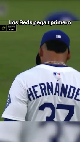 Dos carreras de Reds a partir de este error. ✌️ #Postseason #MLB #Dodgers