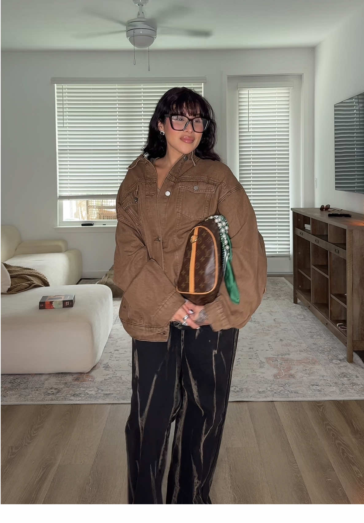 Loving the tones this jacket givesssss #denimjacket #ttsfinds #cuteoutfitideas 