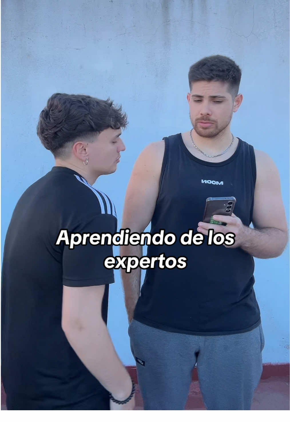 Alguien me explica para que es este baile?, yo lo hice con mi amigo🤔 #greenscreen #amigos #tendencia #baile 