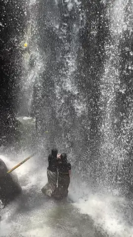 Feel calm and blessed😇 @V  #tamanbejigriyawaterfall #melukat #bali #fyp #baliviral 